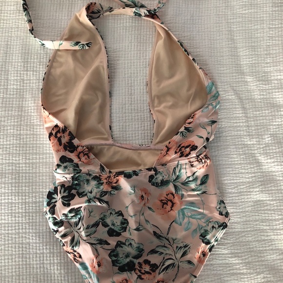 Floral bathing suit 🌸 - Picture 3 of 3